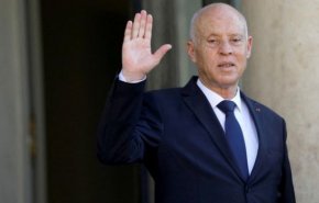 شاهد.. الرئيس التونسي يحسم الجدل بشأن اختفائه