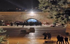 إصابات جراء اعتداء الاحتلال بـ'وحشية' على المعتكفين بالمصلى القبلي والأقصى