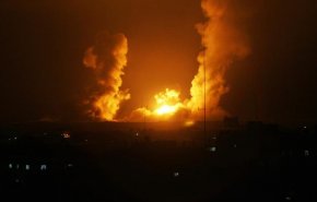 بالفيديو والصور...الاحتلال يقصف قطاع غزة والفصائل الفلسطينية ترد برشقات صاروخية 