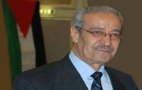 مستوطنون يعتدون على سيارة القيادي الفلسطيني 