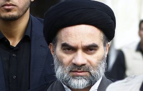 شاهد بالفيديو.. نجل السيد السيستاني في الصحن الحسيني الشريف