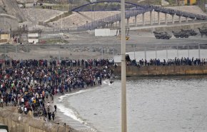 المغرب.. إحباط محاولة اقتحام نحو 150 مهاجرا لجيب سبتة