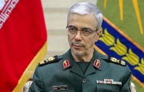 اللواء باقري: تقدم الجيش المذهل أدى لإستسلام الأعداء لعظمة إيران