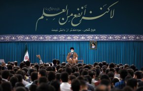 قائد الثورة الإسلامية يستقبل جمعا غفيرا من طلاب الجامعات +صور