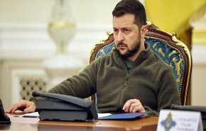 ضابط أمريكي: بايدن يتستر على فساد زيلينسكي لسبب مهم

