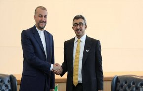 وزيرا خارجية إيران والإمارات يتصلان هاتفياً ويؤكدان على تطوير العلاقات