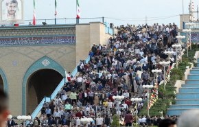 بالفيديو.. صلاة عيد الفطر في طهران بأجواء إيمانية وعبق روحاني
