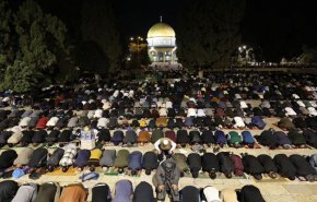 الاحتلال يتعمد منع أذان العشاء بالأقصى المبارك
