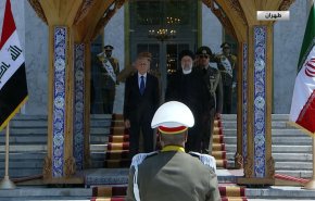 بالفيديو: الرئيس الايراني يستقبل نظيره العراقي رسميا 