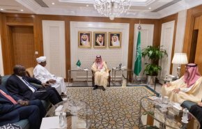  بن فرحان يتباحث تطورات السودان مع مبعوث 