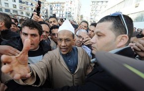 الزعيم الإسلامي المعارض 'علي بلحاج' بقيد الرقابة القضائية المشددة

