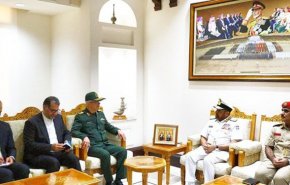 رئيس الاركان الايرانية: التعاون الدفاعي بين ايران وسلطنة عمان يشهد تقدما سريعا