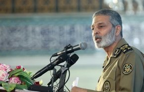 قائد الجيش الايراني: فترة الدفاع المقدس عبرة لأعداء الشعب الايراني