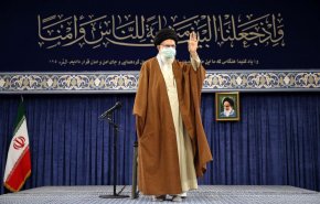 قائد الثورة : الهدف من الحج هو توحيد الأمة الإسلامية مقابل الكفر والظلم والغطرسة 