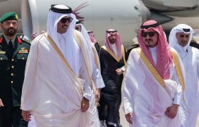 أمير قطر يغادر جدة بعد حضور الجلسة الافتتاحية للقمة العربية
