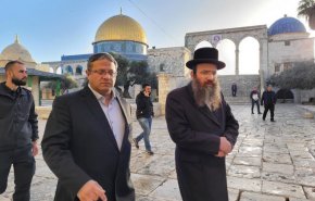 بالفيديو..الوزير الصهيوني المتطرف 'بن غفير' يقتحم الأقصى