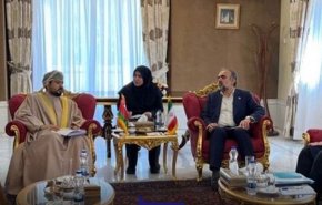 المشرف على وزارة الصناعة الايرانية يجتمع بوزير الصناعة العماني