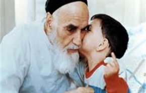 هكذا كان يتعامل الإمام الخميني الراحل مع أسرته.. 