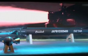 شاهد.. صاروخ فتاح الإيراني يرهب 
