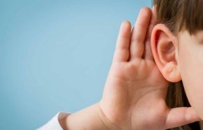 الذكاء الاصطناعي يحول الأصوات إلى نصوص لضعاف السمع
