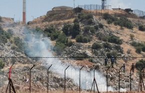 شبان لبنانيون يحطمون زجاج آلية صهيونية في كفرشوبا