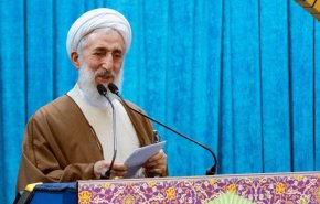 خطيب جمعة طهران يؤكد اهمية الصناعة النووية وتطويرها بالبلاد