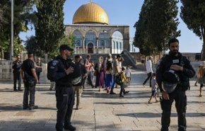 مستوطنون يقتحمون المسجد الأقصى 