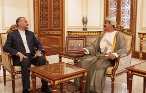 أميرعبد اللهیان يلتقي في مسقط وزیر المکتب السلطاني