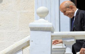 لودريان لا يزال يستطلع المواقف ولم يطرح أي مبادرة للحل
