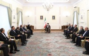 رئيسي: نهج الحكومة الحالية إعادة التوازن للسياسة الخارجية