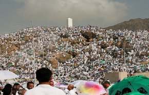 حجاج بيت الله الحرام يؤدون ركن الحج الأعظم 
