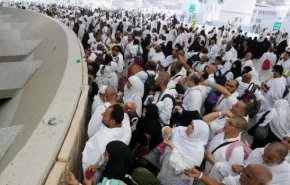 بالفيديو.. الحجاج يرمون الجمرات في أول أيام عيد الأضحى