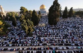 رغم تضييقات الاحتلال..الآلاف يعمرون الأقصى في صلاة فجر الثاني من أيام الأضحى