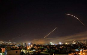 غارة صهيونية على حمص السورية وصاروخ سوري ينفجر في سماء فلسطين المحتلة

