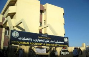 أنباء عن محاصرة عمر البشير وضباط كبار سابقون بمستشفى في 