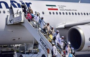 أولى قوافل الحجاج الإيرانيين للدیار المقدسة تعود إلى البلاد
