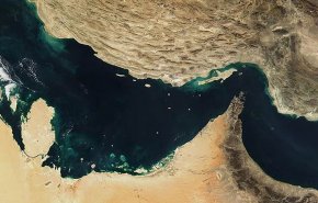 ايران تنفي مزاعم سعيها لتوقيف ناقلتي نفط قرب مضيق هرمز