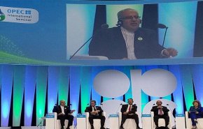 وزير النفط: وقعنا عقودا نفطية بقيمة 40 مليار دولار خلال 20 شهرا
