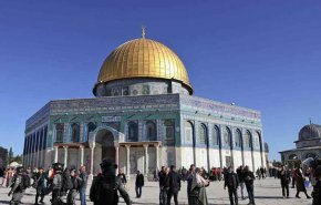 الإحتلال يقتحم الأقصى المبارك ويعتقل شابا
