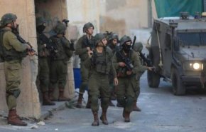  الاحتلال اعتقل 7 فلسطينيين في نابلس والخليل ورام الله وأريحا