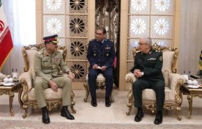 اللواء باقري يؤكد على زيادة التفاعلات الدفاعية والأمنية بين إيران وباكستان