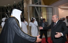 'تبون' يصل الدوحة في زيارة تستغرق يومين + فيديو