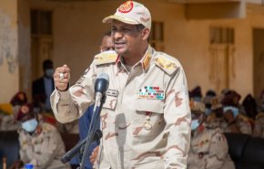 'حميدتي' يشكّل لجنة تشاورية مع قوى سياسية وحركات مسلحة بالسودان