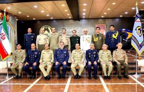 إيران وباكستان تؤكدان تعزیز التفاعلات الدفاعية والأمنية بینهما