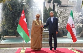 وزير الخارجية العماني يزور طهران اليوم