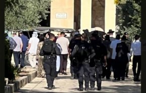 مستوطنون يقتحمون المسجد الأقصى