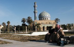 تزيين جدارية ببغداد نصرة لكتاب الله والعلم العراقي + صورة