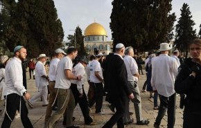مستوطنون يقتحمون باحات المسجد الأقصى المبارك
