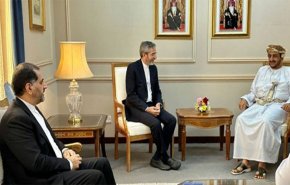 علي باقري يجري مشاورات مع نظيره العماني في مسقط