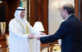 السفير الإيراني يقدم اوراق اعتماده لوزير الخارجية الكويتي